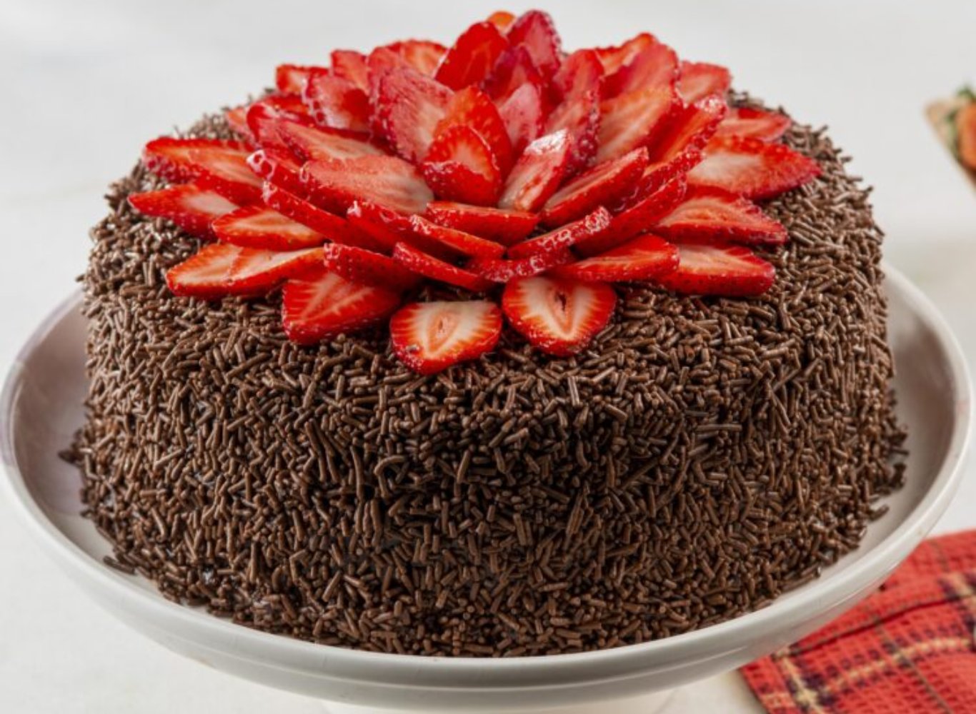 BOLO_BRIGADEIRO_COM_MORANGO